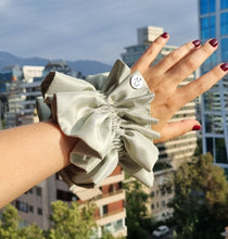 Cargar imagen en el visor de la galería, Scrunchie Clara Menta
