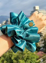 Cargar imagen en el visor de la galería, Scrunchie Clara Turquesa
