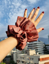 Cargar imagen en el visor de la galería, Scrunchie Clara Rosa
