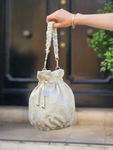 Cargar imagen en el visor de la galería, Bolso Reversible Claire Snow White
