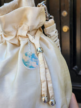 Cargar imagen en el visor de la galería, Bolso Reversible Claire Snow White
