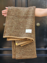 Cargar imagen en el visor de la galería, Echarpe tejido Mocha Golden
