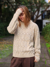 Cargar imagen en el visor de la galería, Chaleco Alpaca Sand Golden
