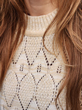 Cargar imagen en el visor de la galería, Chaleco Alpaca Sand Golden
