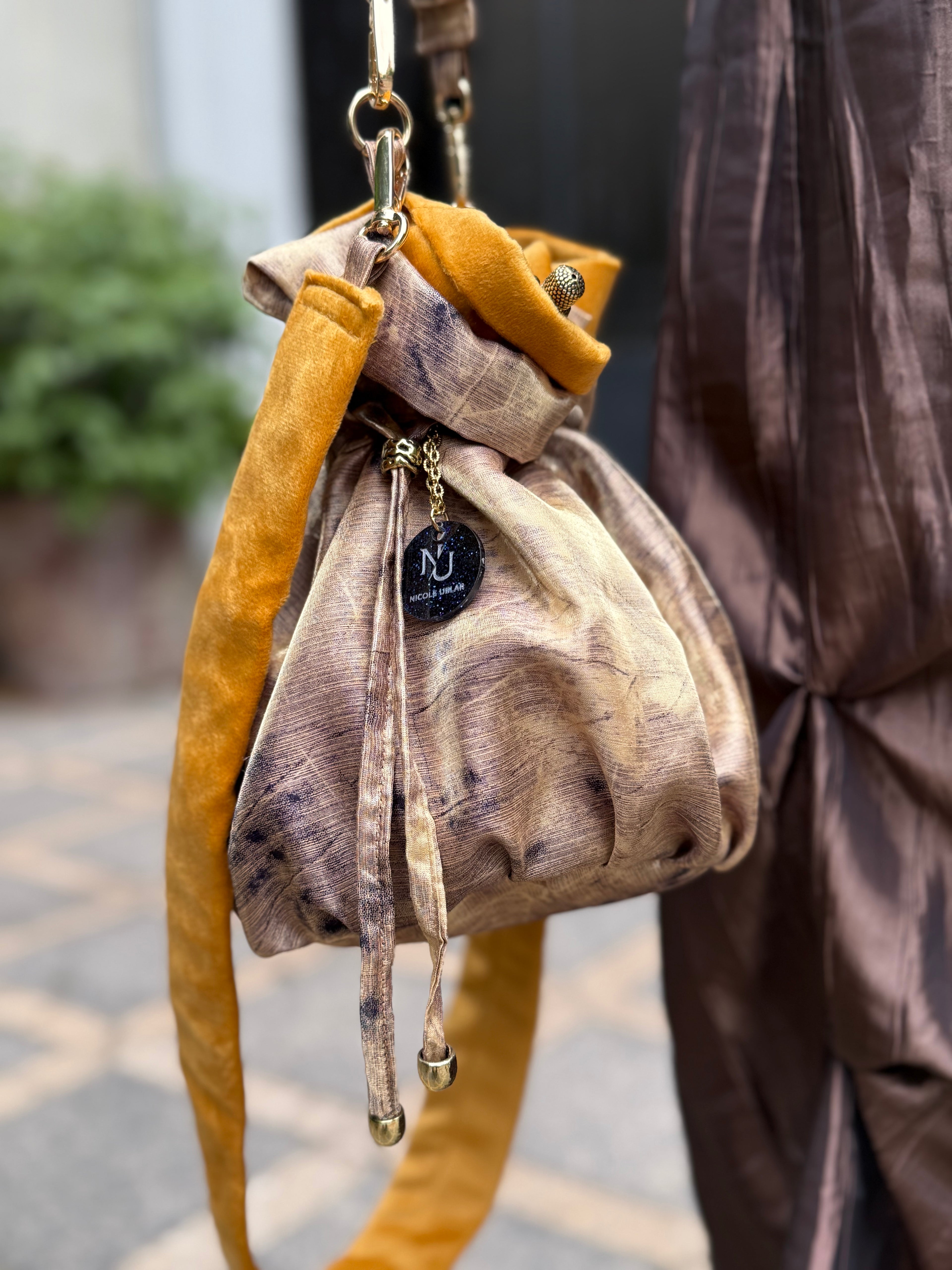 Bolso reversible Batik Dorado