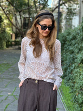 Cargar imagen en el visor de la galería, Blusa Encaje Winter Bloom
