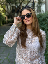 Cargar imagen en el visor de la galería, Blusa Encaje Winter Bloom
