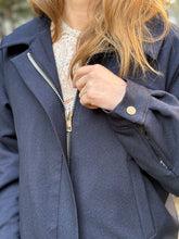 Cargar imagen en el visor de la galería, Chaqueta Bomber Lanilla Navy Clásico
