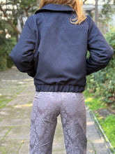 Cargar imagen en el visor de la galería, Chaqueta Bomber Lanilla Navy Clásico
