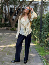 Cargar imagen en el visor de la galería, Blusa Caracol Soft Butter
