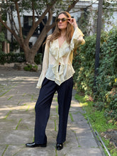 Cargar imagen en el visor de la galería, Blusa Caracol Soft Butter
